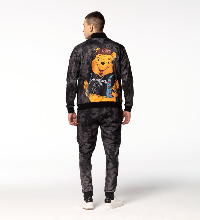 Fekete Winnie the Metal szett férfi modellen