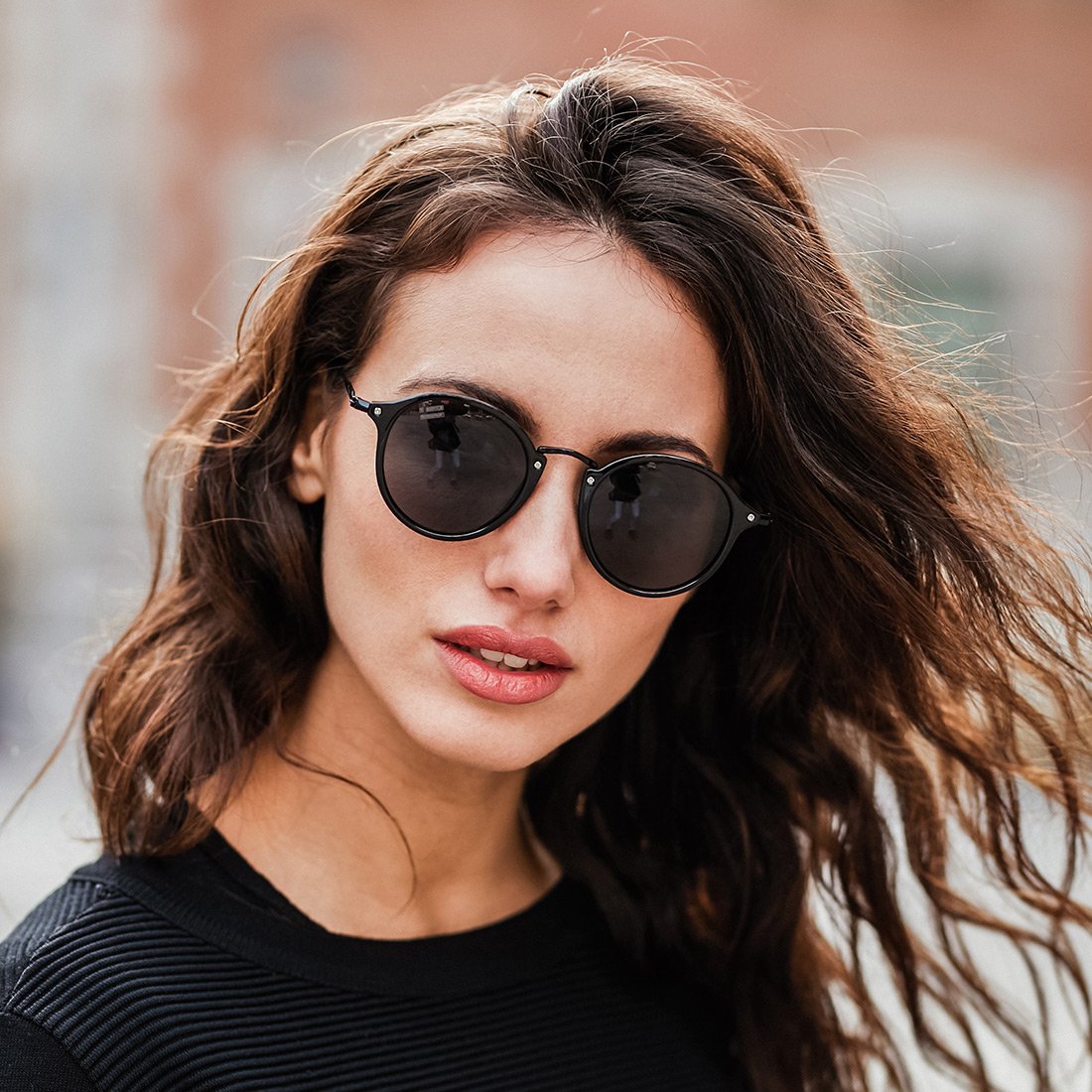 Fekete kerek D.Franklin napszemüveg TR90 Black női modellen