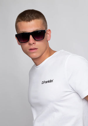 D.Franklin Doha Square Black uniszex napszemüveg férfi modellen
