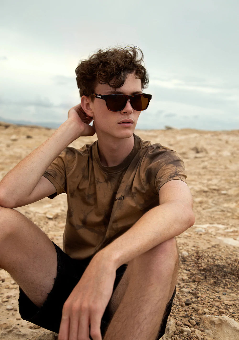 D.Franklin Doha Square Carey unisex napszemüveg férfi modellen
