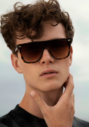 D.Franklin Infinity Carey napszemüveg férfi modellen